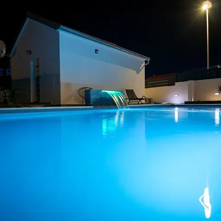 Crowonder Tonka With Heated Swimming Pool Villa Bibinje