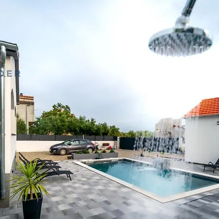 Villa Crowonder Tonka With Heated Swimming Pool *