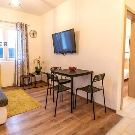 Crowonder Tonka With Heated Swimming Pool Bibinje