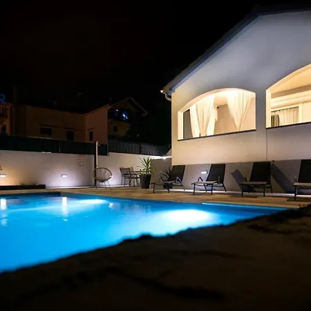 Crowonder Tonka With Heated Swimming Pool Bibinje