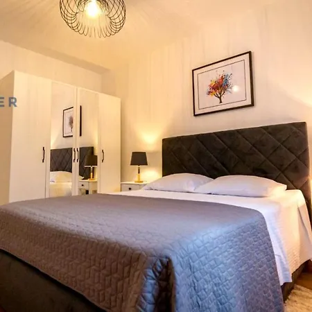 Villa Crowonder Tonka With Heated Swimming Pool *